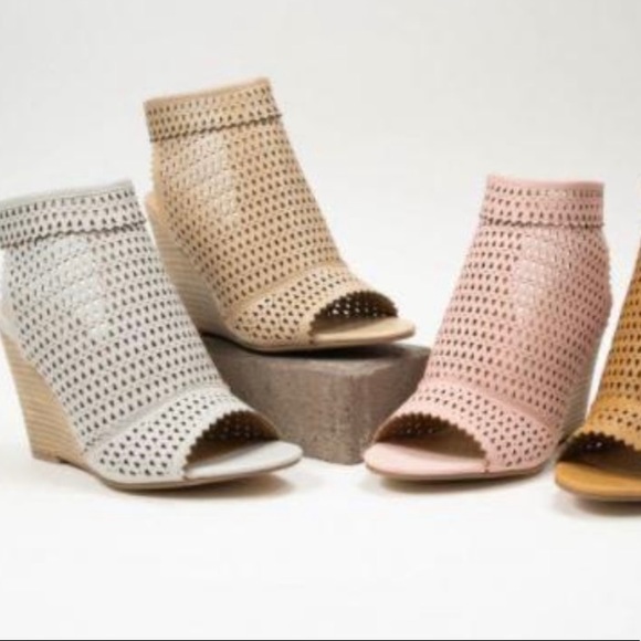 Tan open toe wedge heel - Picture 10 of 10